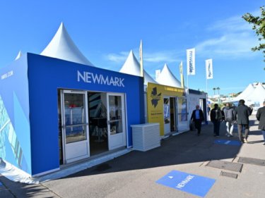 How to exhibit
