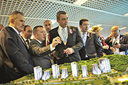 Ibrahim Caglar (centre), president, Istanbul Chamber of Commerce.